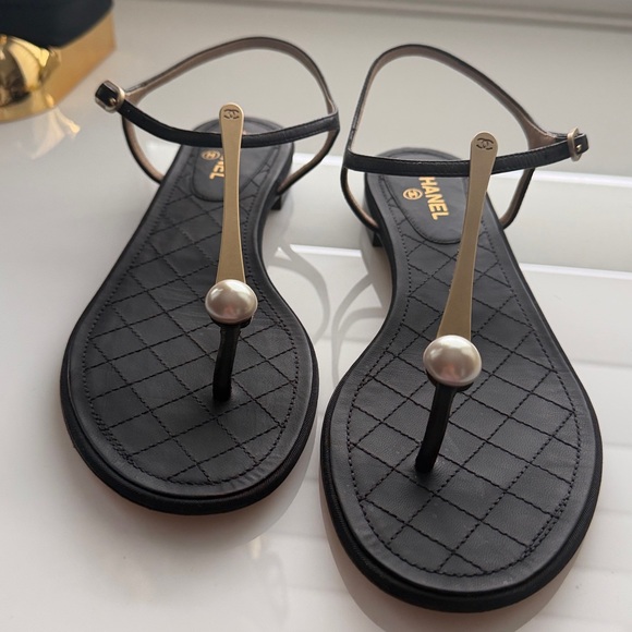 CHANEL Black Leather Pearl-Top T-Strap Sandals main image 3